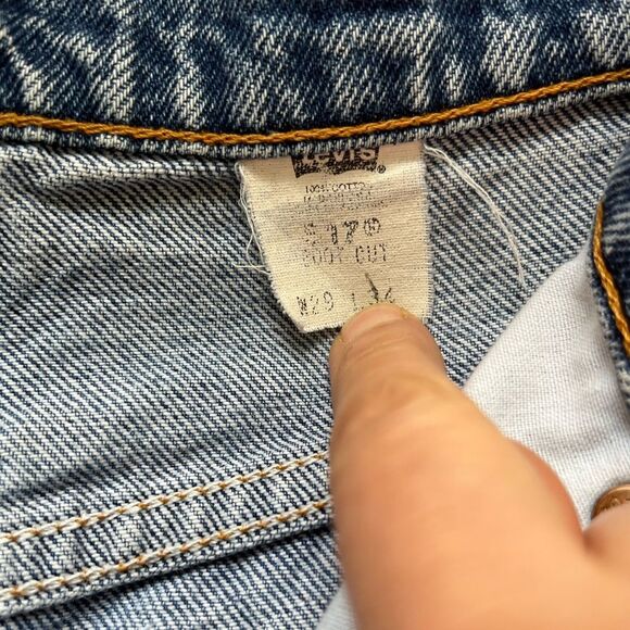 Levi’s blue long shorts, distressed, side blue streak, zip fly closure,W29L34 - Picture 3 of 12